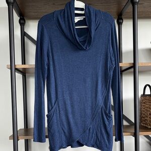 Magnolia Grace Navy Casual/Athleisure Top